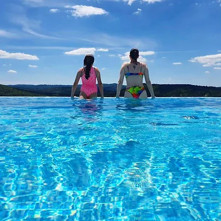 Andrea With Infinity Salty Pool بيت للعطل