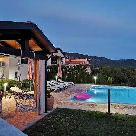 بيت للعطل Andrea With Infinity Salty Pool *