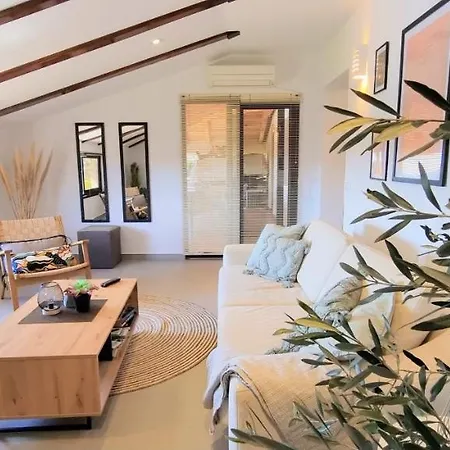 Andrea With Infinity Salty Pool Roč