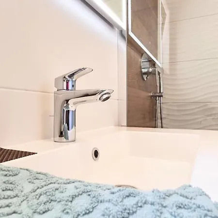 بيت للعطل Andrea With Infinity Salty Pool