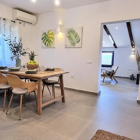 Andrea With Infinity Salty Pool بيت للعطل Roč