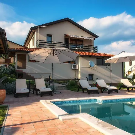 بيت للعطل Andrea With Infinity Salty Pool Roč