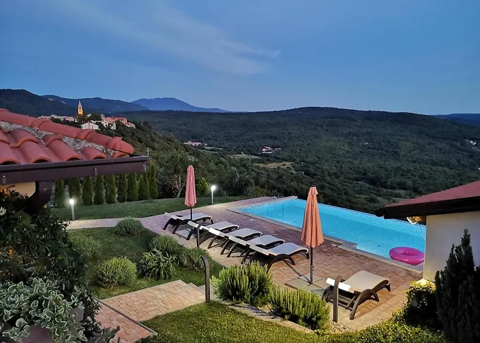 Andrea With Infinity Salty Pool Feriehus *