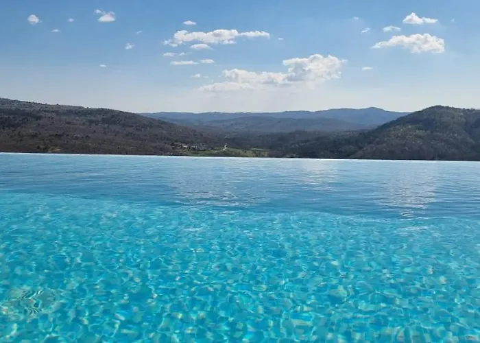 Andrea With Infinity Salty Pool Roč