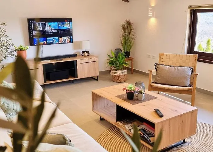 Andrea With Infinity Salty Pool Feriehus