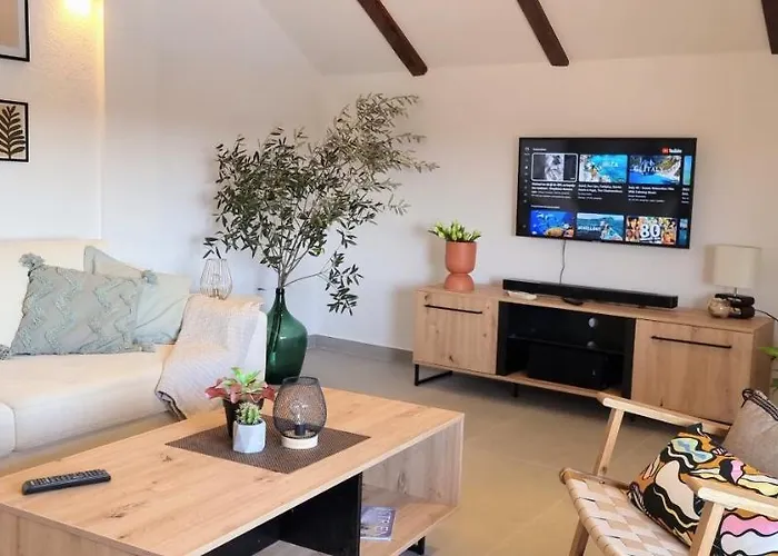 Feriehus Andrea With Infinity Salty Pool Roč