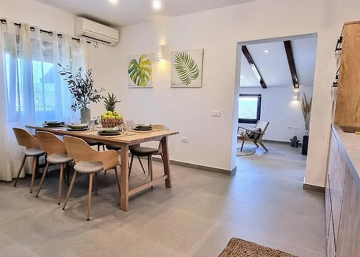 Andrea With Infinity Salty Pool Feriehus Roč