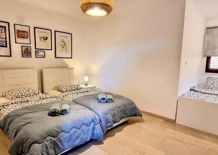 Andrea With Infinity Salty Pool Feriehus Roč