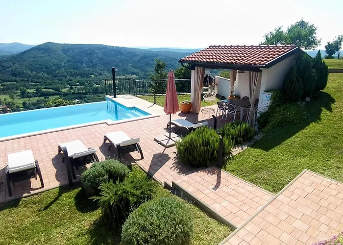 Andrea With Infinity Salty Pool Roč