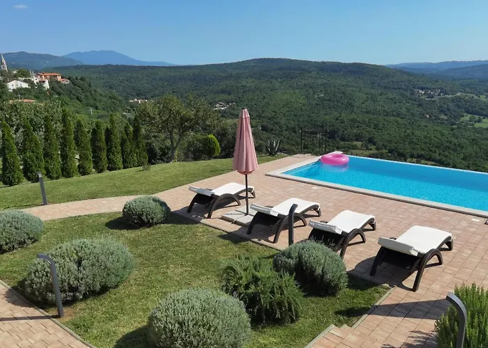 Andrea With Infinity Salty Pool Feriehus Roč