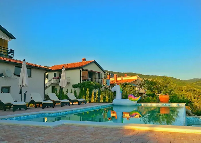 Andrea With Infinity Salty Pool Feriehus Roč