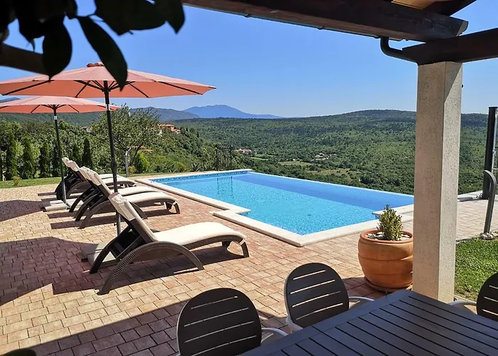 Feriehus Andrea With Infinity Salty Pool Roč