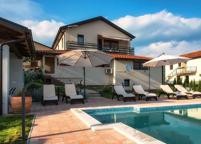Feriehus Andrea With Infinity Salty Pool Roč